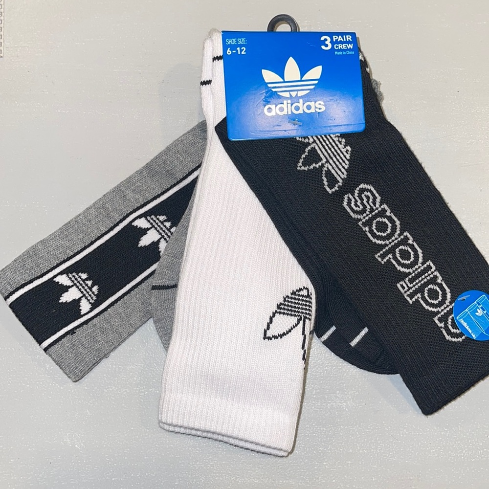 ❤️NWT!!!❤️ Adidas 3 pairs Crew Socks. MOISTURE WICKING YARNS TO KEEP FEET DRY